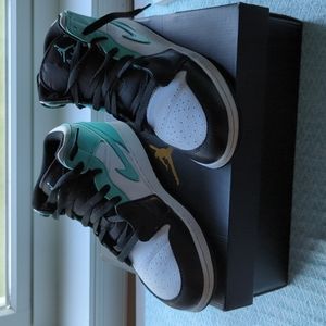 Jordan 1 Tropical Twist